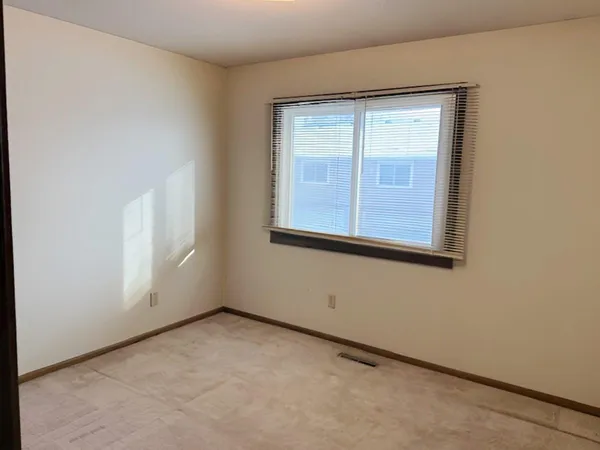 $139,900 | 6116 64th Avenue North, Brooklyn Park, MN 55429