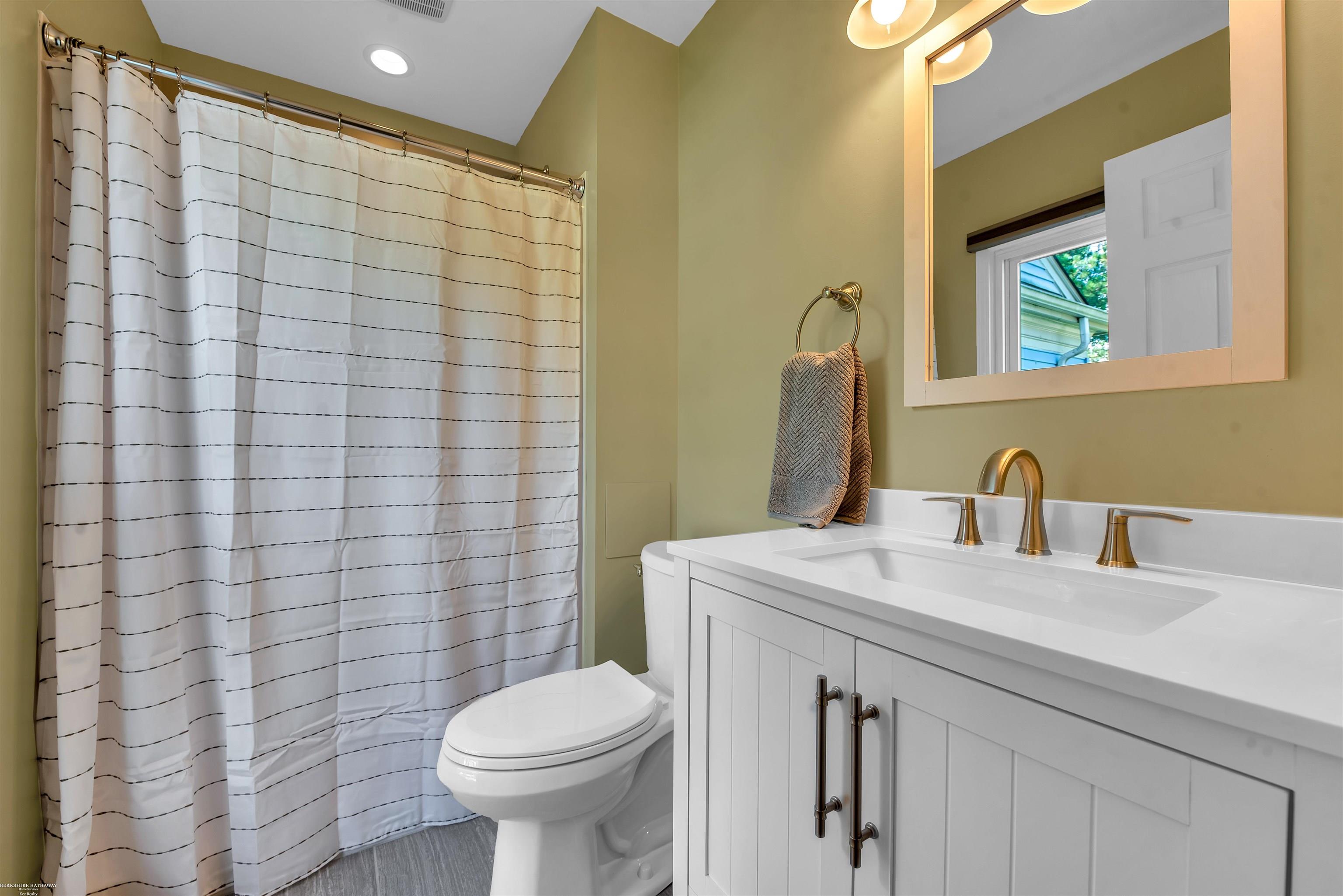 1505 Surrey Lane Rochester, MI 48306 - Photo 21 of 40 50088073-20.JPG