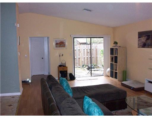 6192 Laurel Lane, Unit A Tamarac, FL 33319 - Photo 10 of 16 Living Room