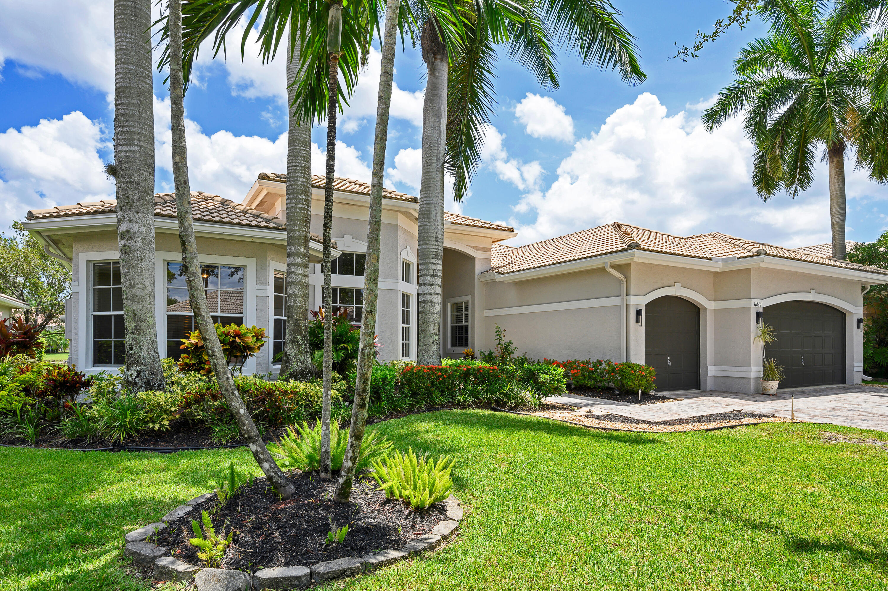 a view of a yard with a fountain