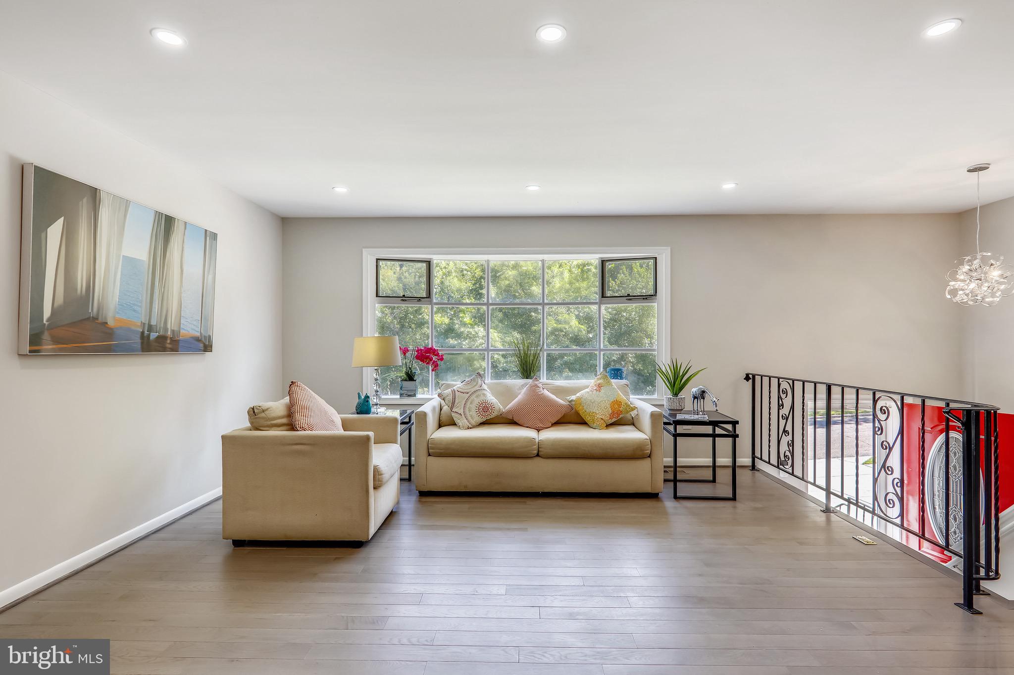 6230 Cheverly Park Drive Cheverly, MD 20785 - Photo 15 of 28 Living room