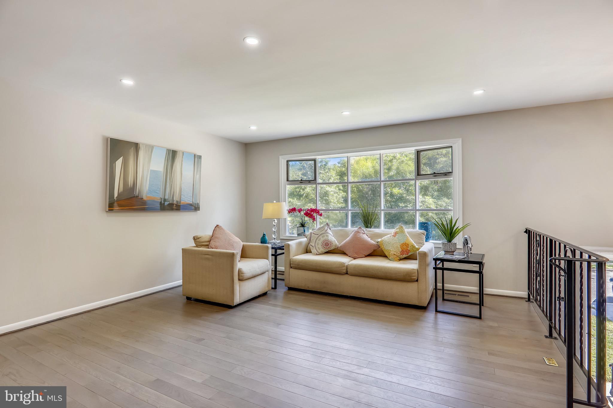 6230 Cheverly Park Drive Cheverly, MD 20785 - Photo 5 of 28 Living room