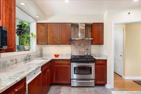 $849,000 | 51 Plymouth Drive, Scarsdale, NY 10583