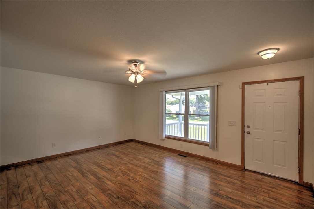 510 North Lake Shore Drive Decatur, IL 62521 - Photo 4 of 29