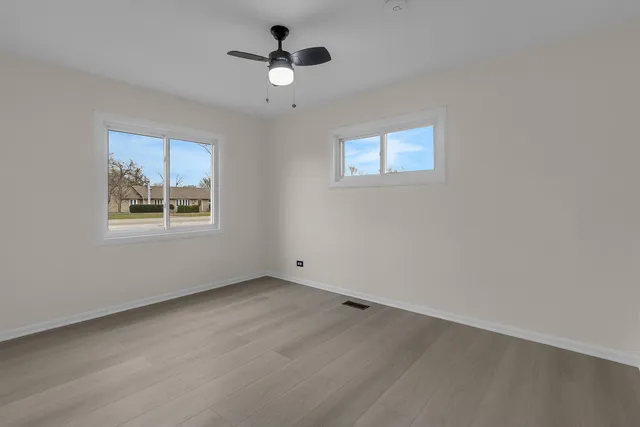 $330,000 | 1190 Ash Road, Hoffman Estates, IL 60169