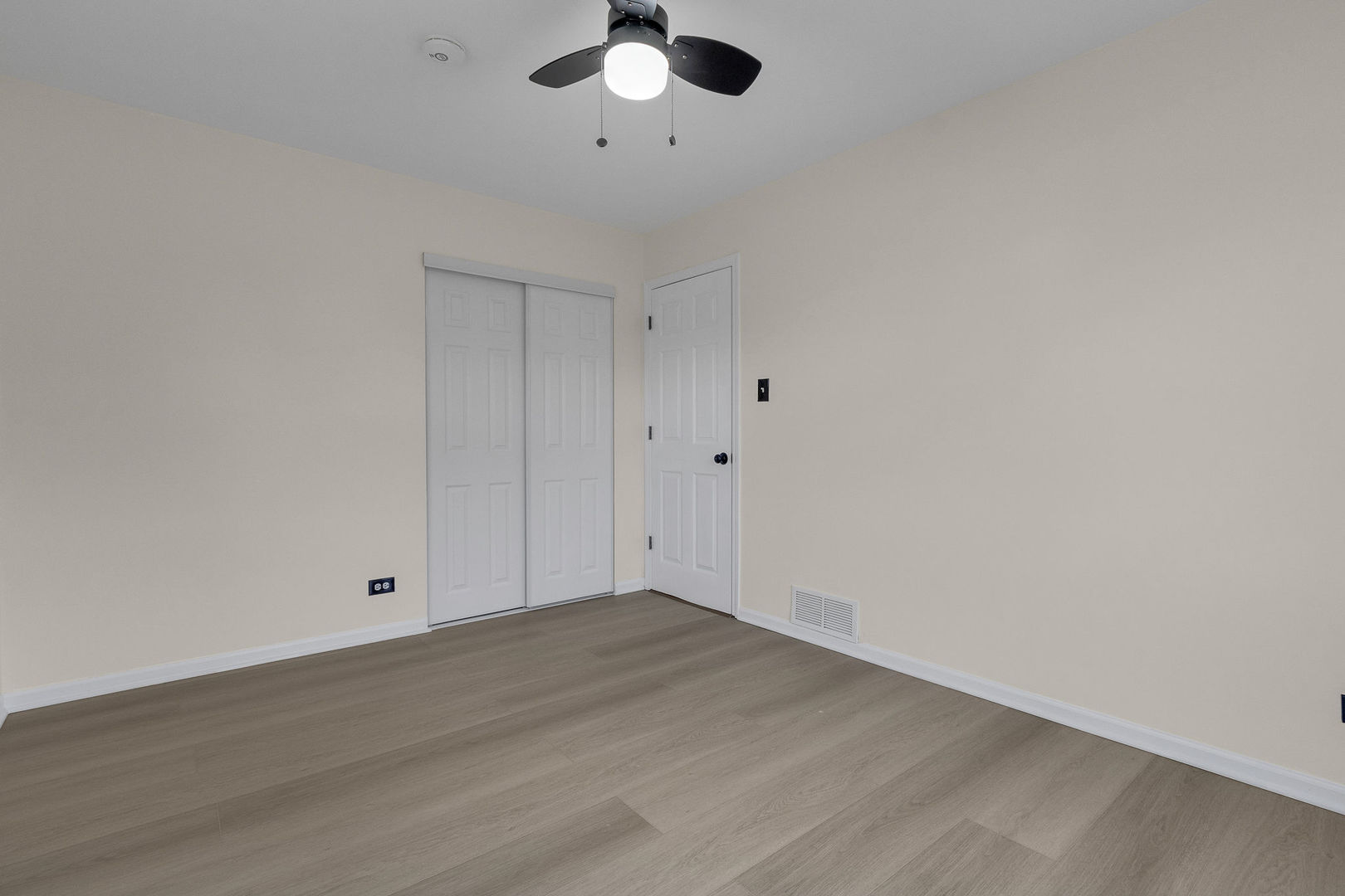 1190 Ash Road Hoffman Estates, IL 60169 - Photo 17 of 27 a view of an empty room