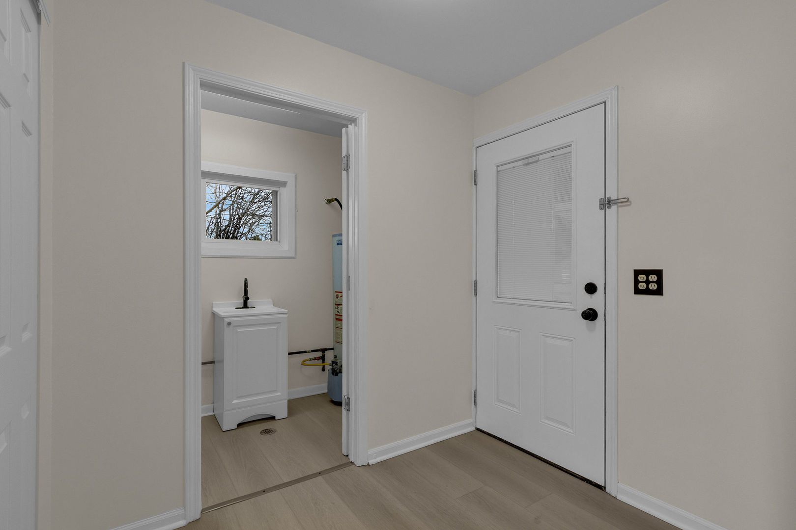 1190 Ash Road Hoffman Estates, IL 60169 - Photo 18 of 27