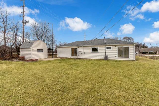$330,000 | 1190 Ash Road, Hoffman Estates, IL 60169