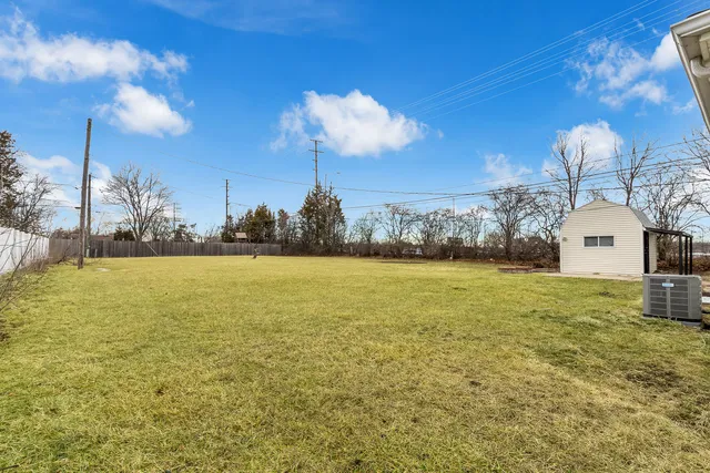 $330,000 | 1190 Ash Road, Hoffman Estates, IL 60169