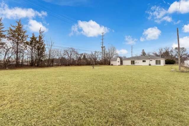 $330,000 | 1190 Ash Road, Hoffman Estates, IL 60169