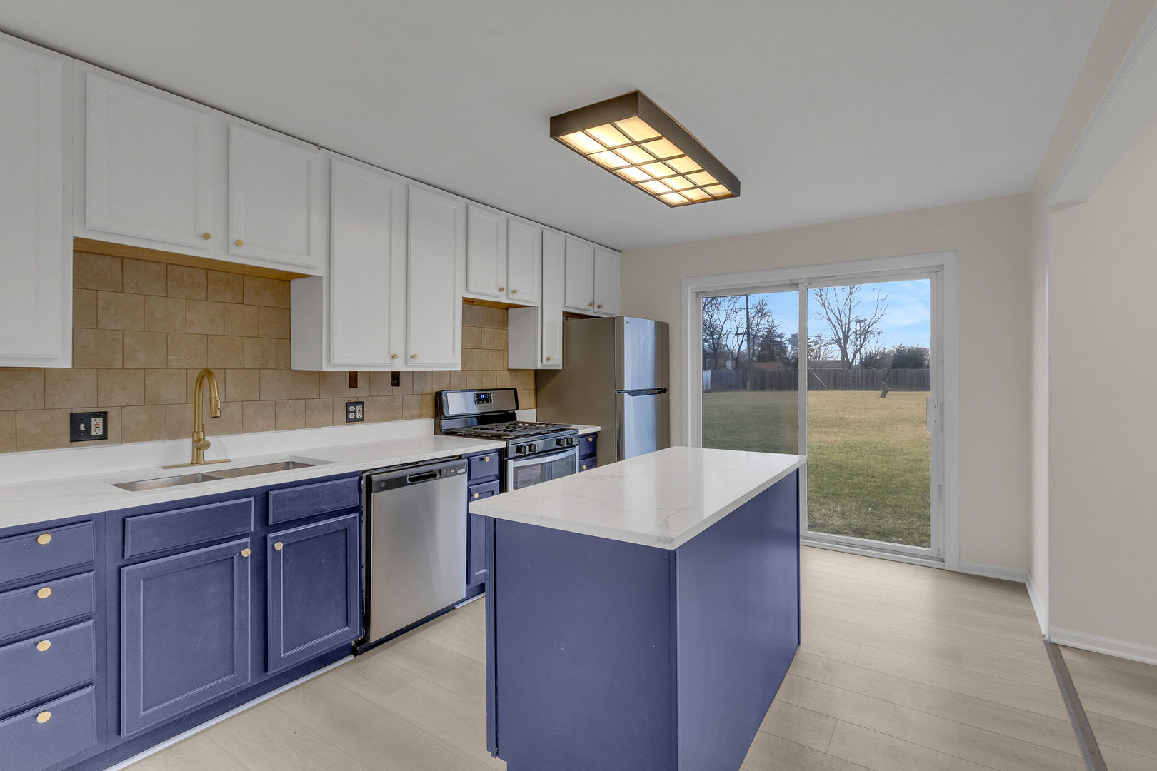 1190 Ash Road Hoffman Estates, IL 60169 - Photo 8 of 27 a kitchen with a sink and cabinets