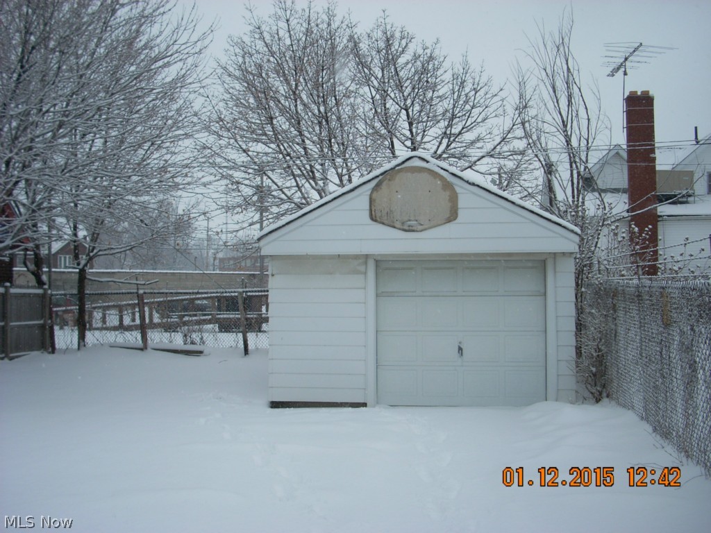 18401 Rosecliff Road Cleveland, OH 44119 - Photo 2 of 20 Gallery Image 2