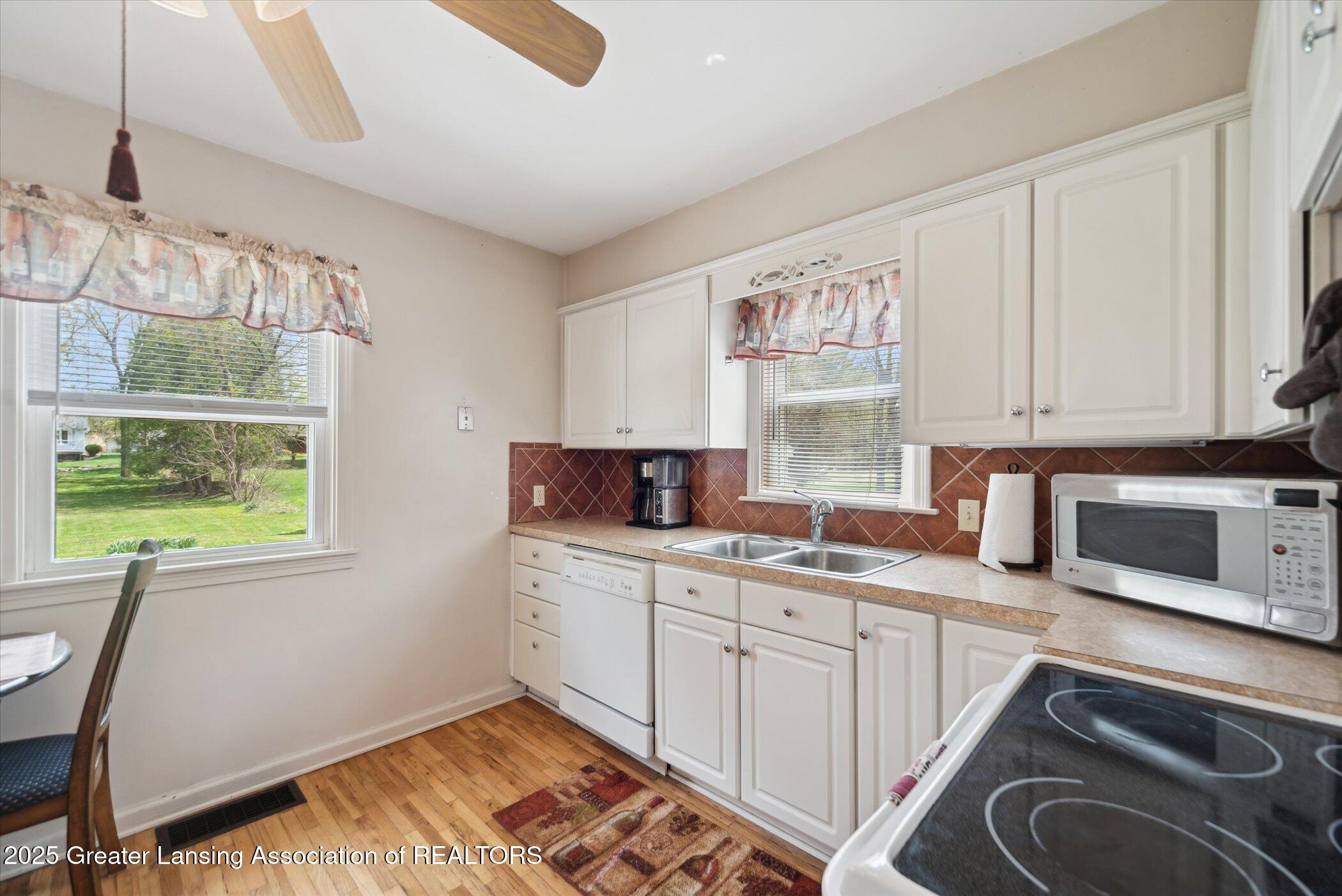 918 Clark Road Lansing, MI 48917 - Photo 11 of 31 12-918-Clark-Rd-Lansing-MI-48917-WindowS