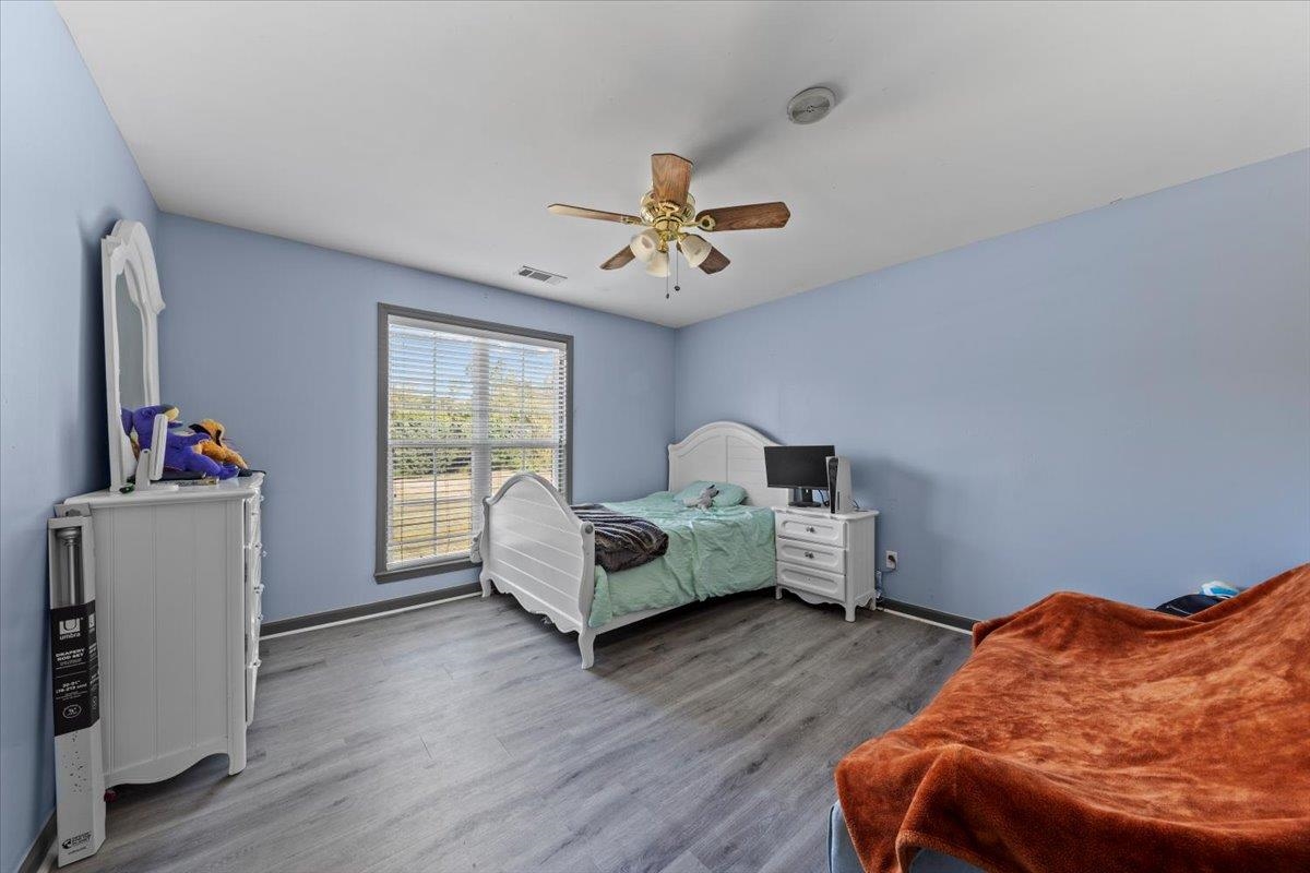 10941 Lubov Road Arlington, TN 38002 - Photo 20 of 39 a bedroom with furniture and a window