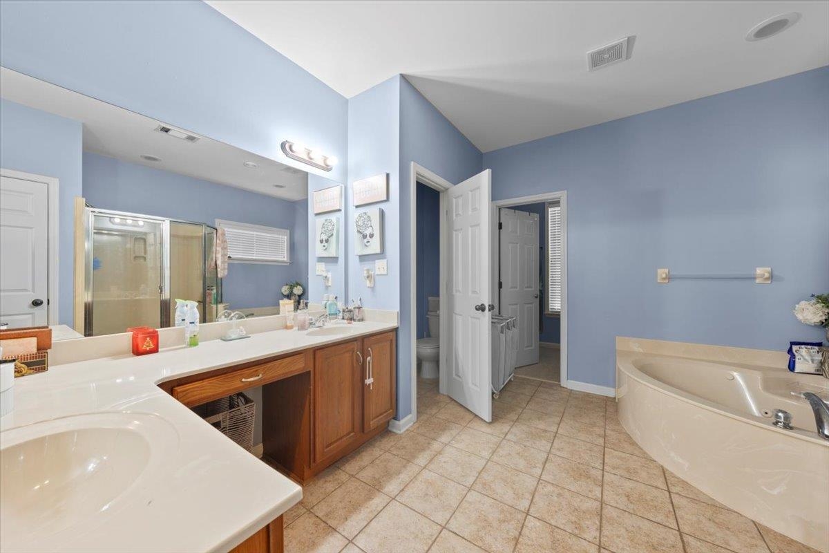 10941 Lubov Road Arlington, TN 38002 - Photo 29 of 39 a large bathroom with a tub a sink and mirror