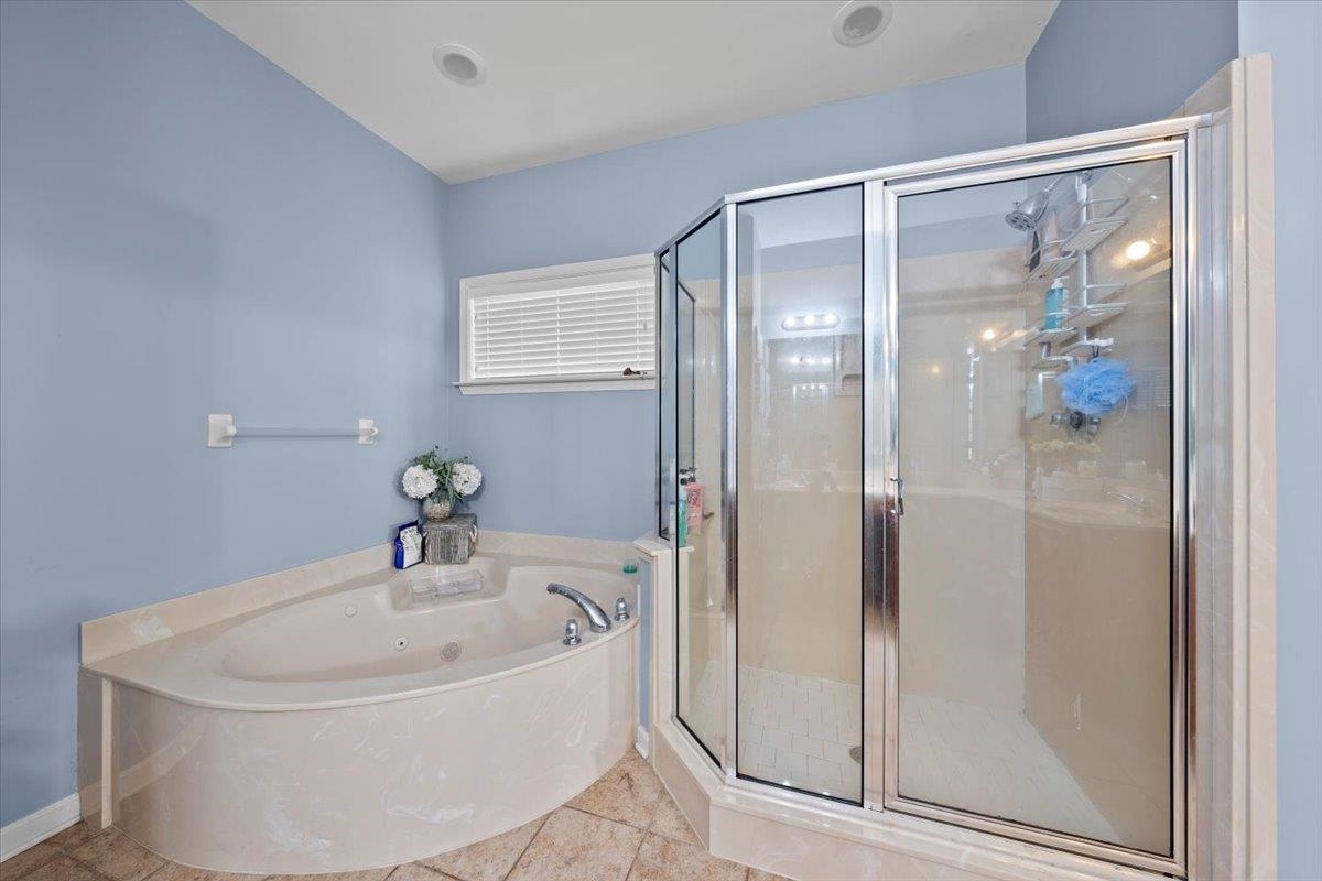 10941 Lubov Road Arlington, TN 38002 - Photo 30 of 39 a white bath tub sitting next to a bathroom sink