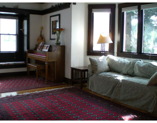 54 Oakwood Road Newton, MA 02460 - Photo 9 of 17 Gallery Image 9