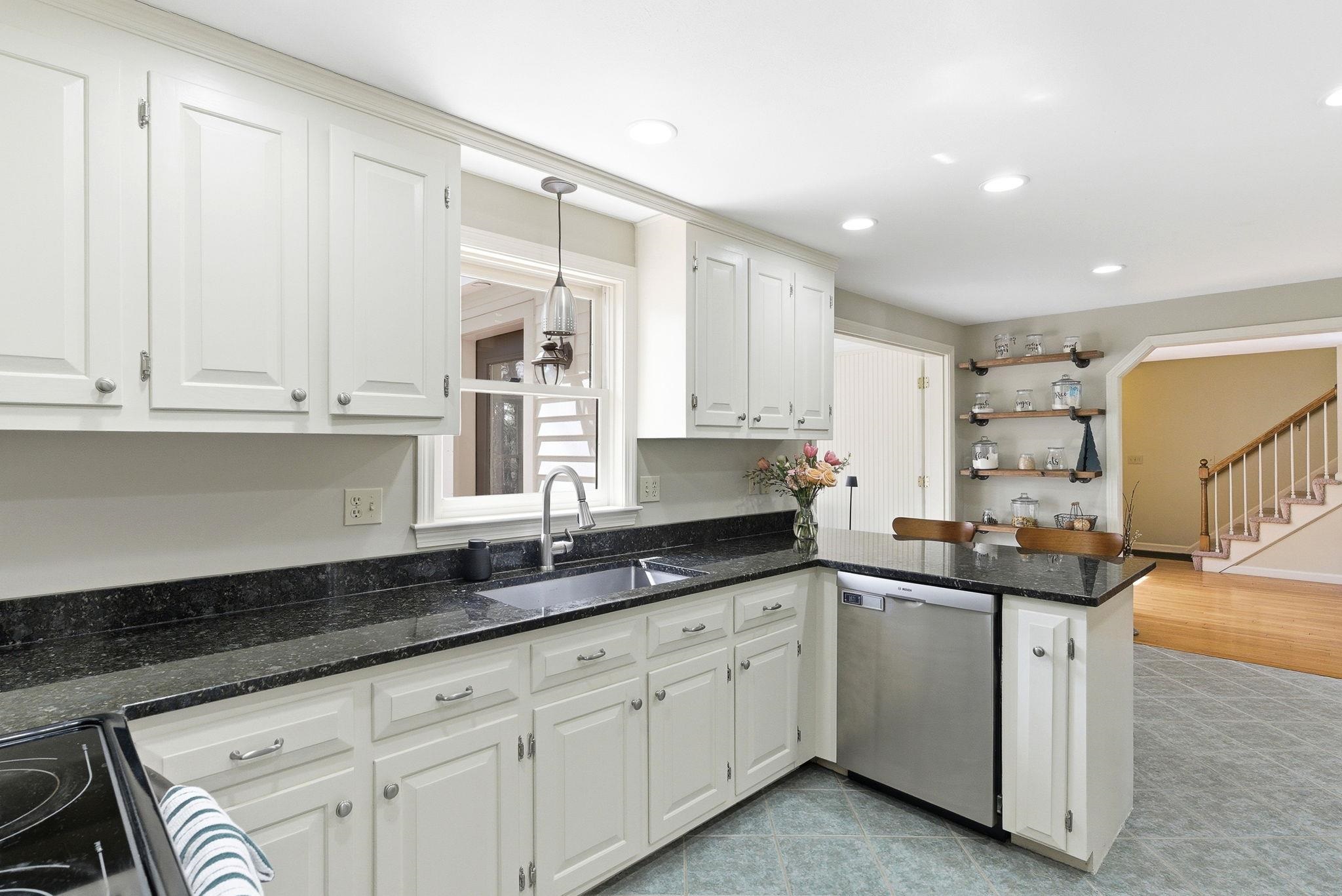 25 Buttonwood Drive Derry, NH 03038 - Photo 10 of 44