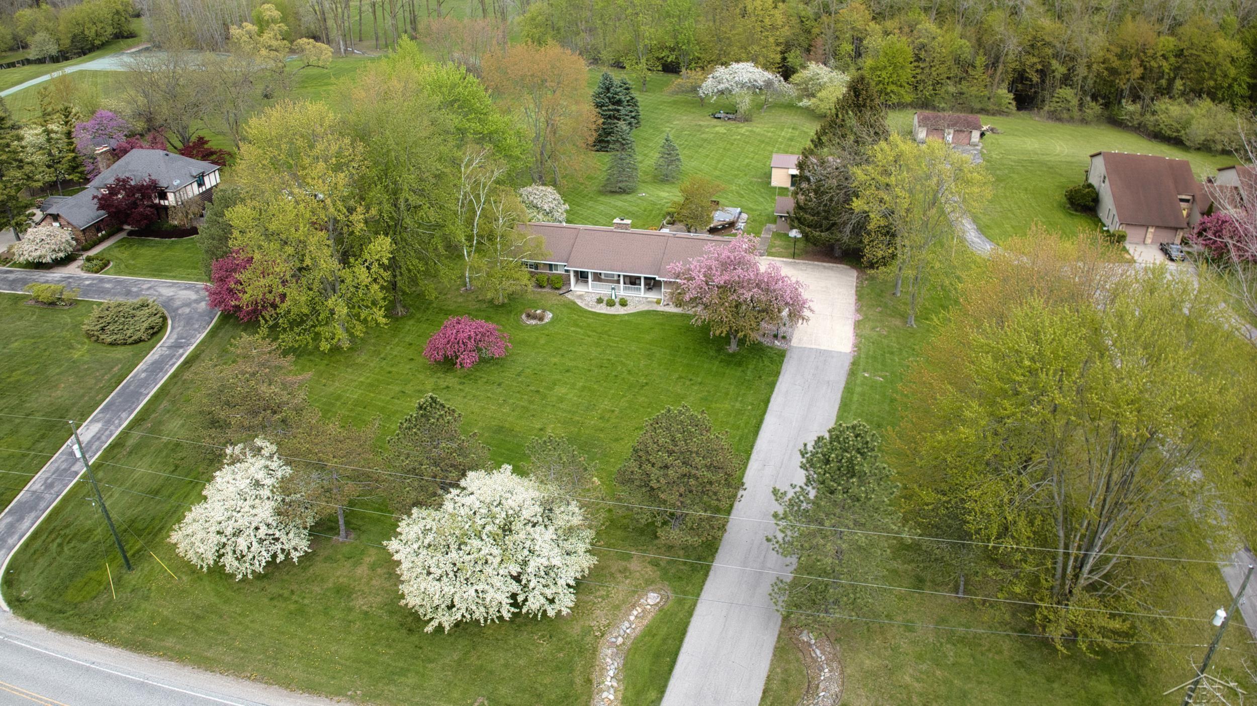 5220 North River Road Freeland, MI 48623 - Photo 8 of 47
