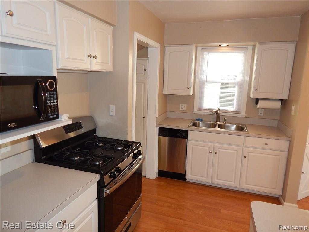 2436 Harvard Road Berkley, MI 48072 - Photo 17 of 35 Kitchen