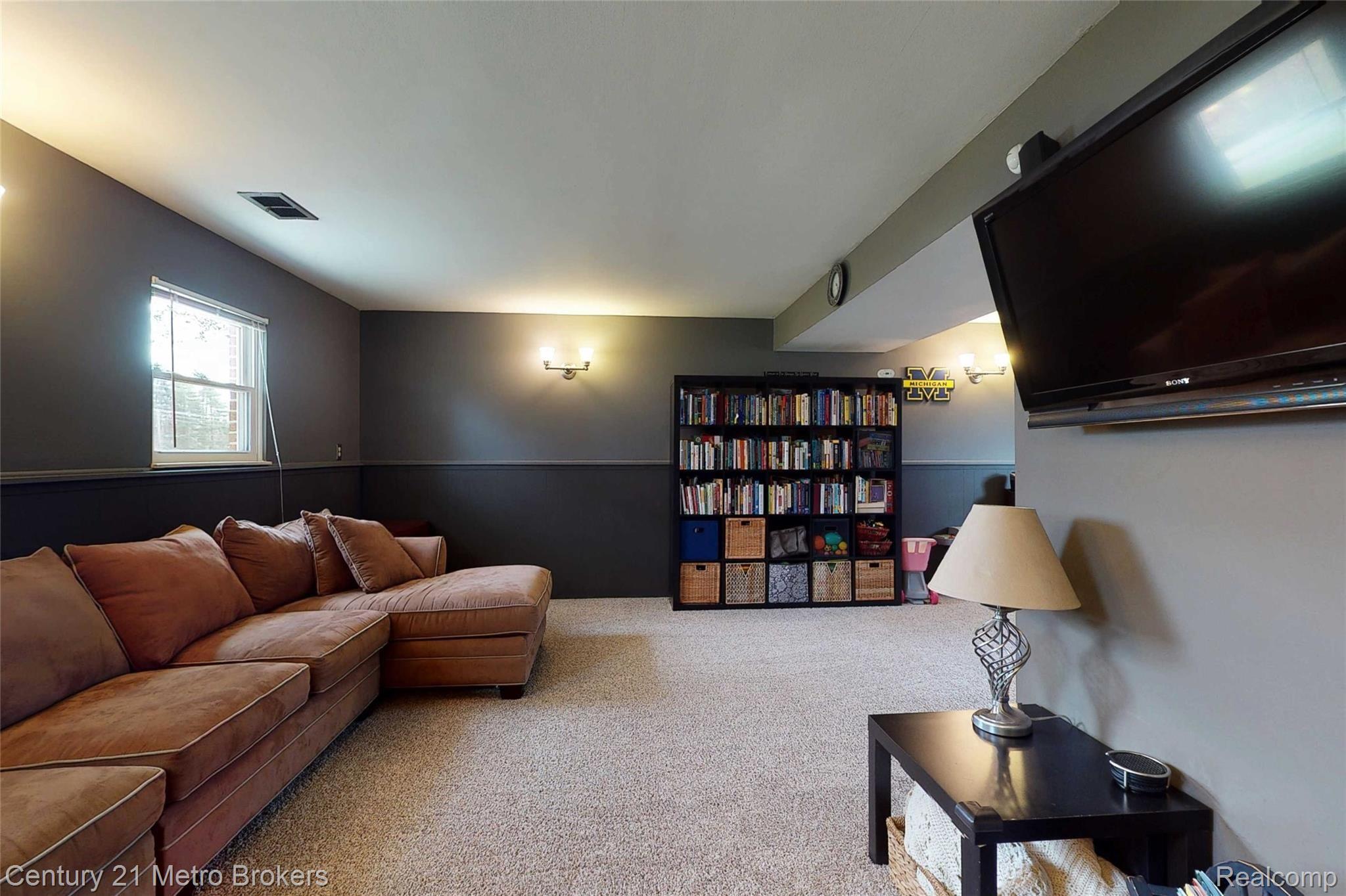 8384 Fenton Road Grand Blanc, MI 48439 - Photo 19 of 48 8384-Fenton-Rd-28 Family Room.jpg