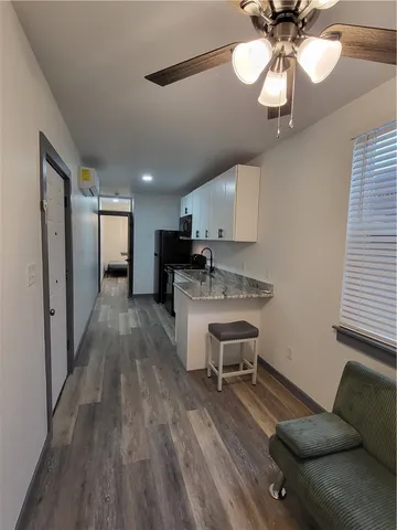 $795 | 922 West Lakeside Drive, Unit 4, Corpus Christi, TX 78418