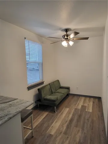 $795 | 922 West Lakeside Drive, Unit 4, Corpus Christi, TX 78418