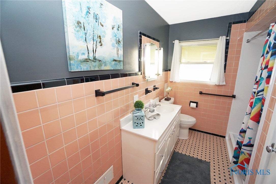 1024 South Coy Road Oregon, OH 43616 - Photo 25 of 34 Full Bath