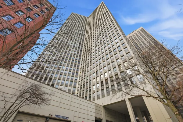 $2,300 | 2626 North Lakeview Avenue, Unit 3206, Chicago, IL 60614