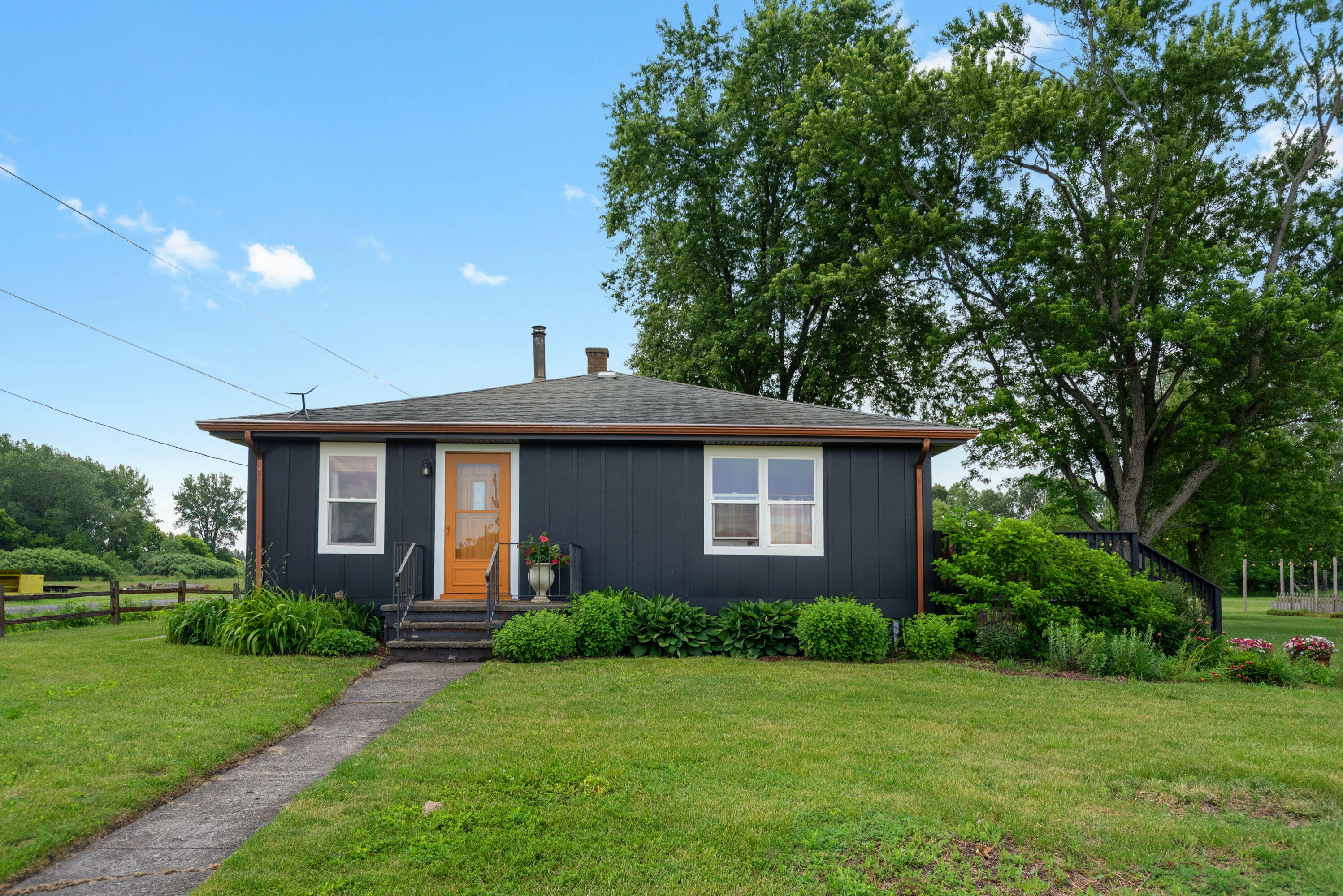 9962 Holden Road Baroda, MI 49101 - Photo 2 of 58 2_DavidYeeDDP_0685