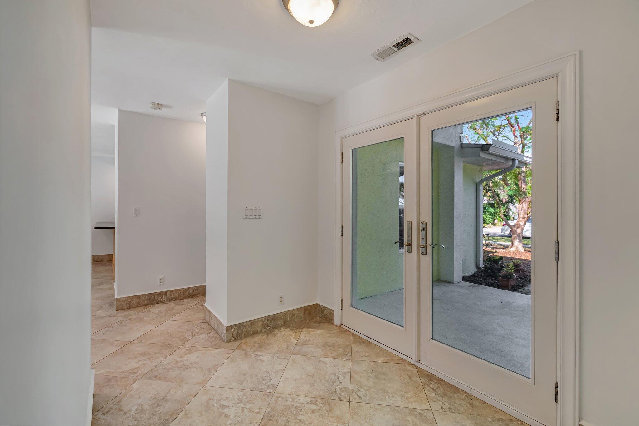 646 Southwest 4th Street Boca Raton, FL 33486 - Photo 3 of 16 6-web-or-mls-DSC_3881