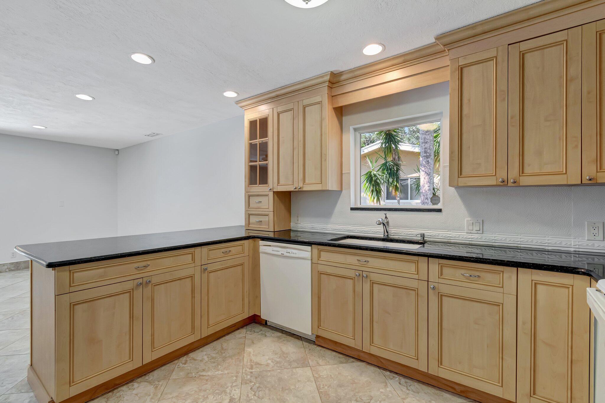 646 Southwest 4th Street Boca Raton, FL 33486 - Photo 5 of 16 15-web-or-mls-DSC_3951