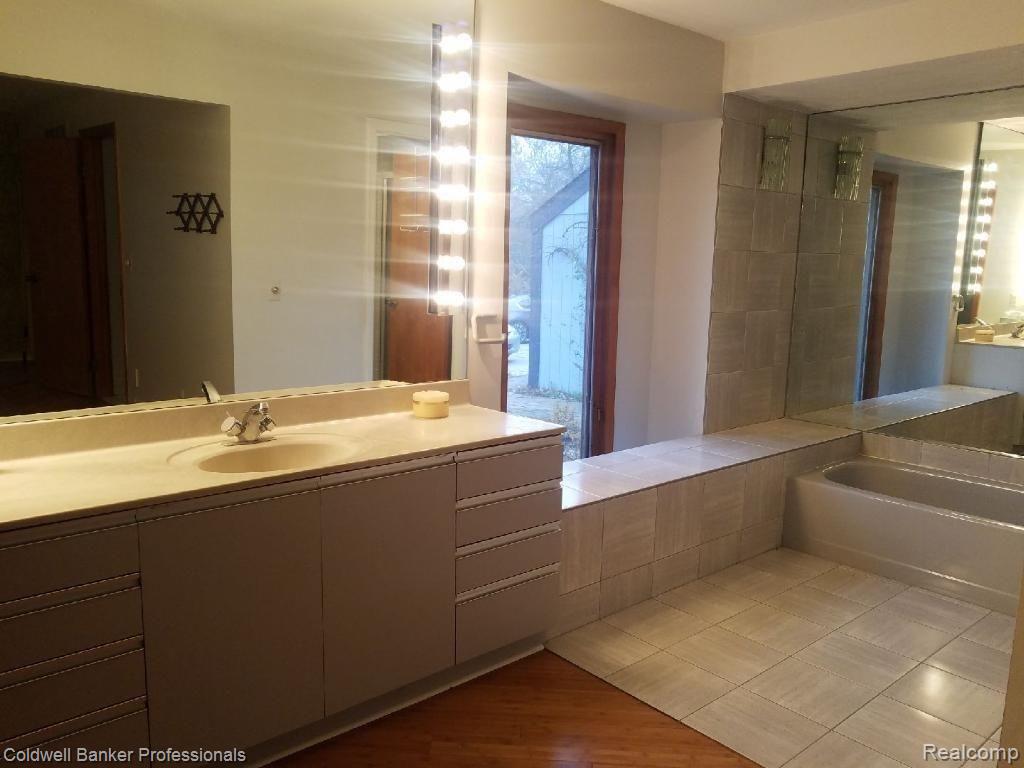 525 Shortridge Avenue Rochester, MI 48307 - Photo 19 of 29 IMG_4861.JPG
