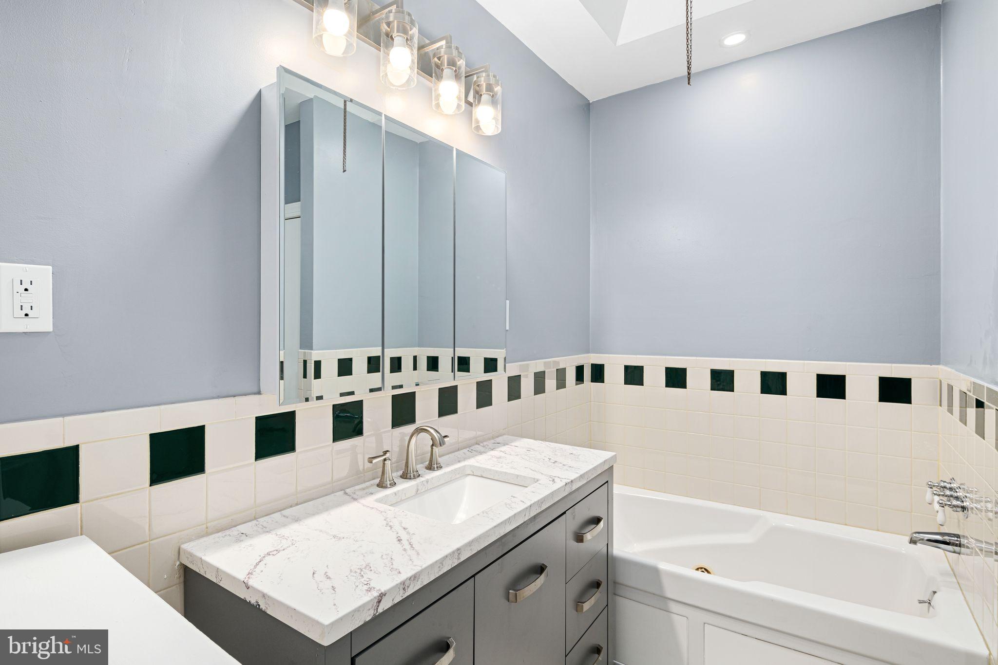 452 South 48th Street Philadelphia, PA 19143 - Photo 29 of 60 a bathroom with a bathtub and a shower