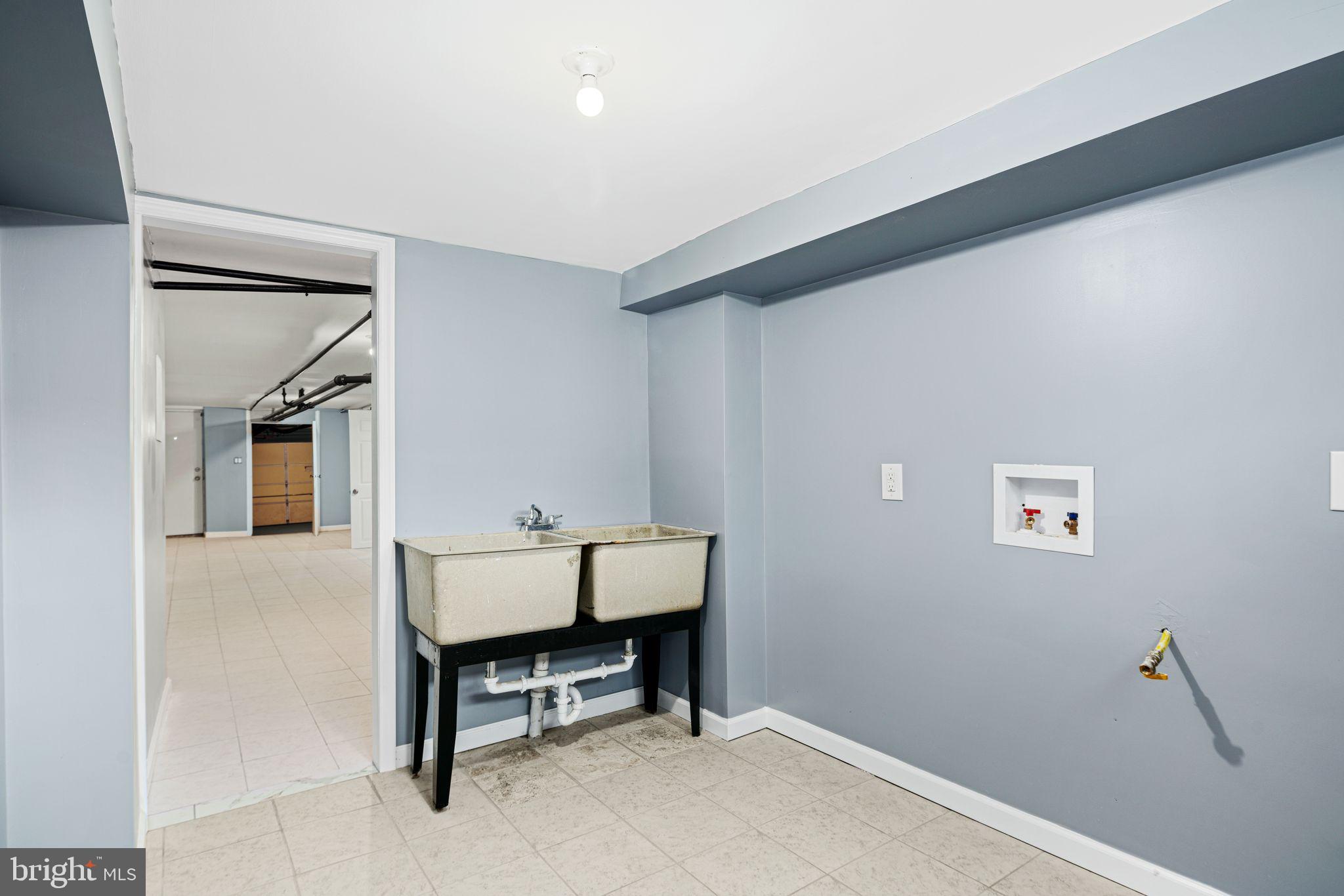 452 South 48th Street Philadelphia, PA 19143 - Photo 51 of 60 a room with furniture and air conditioner vent