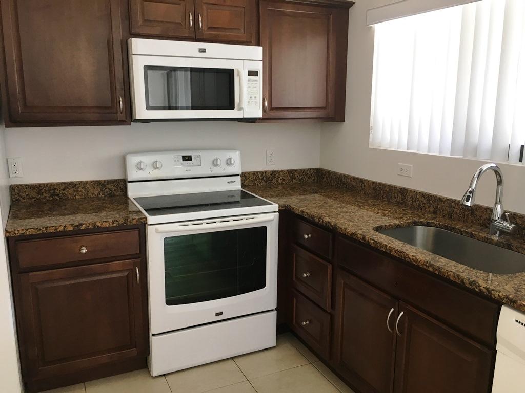 5352 Bosque Lane, Unit 109 West Palm Beach, FL 33415 - Photo 4 of 30 IMG_5411