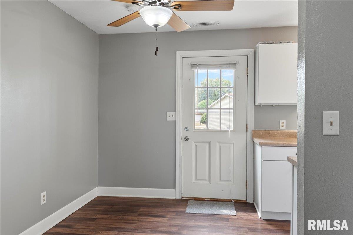 2620 Cooper Avenue Springfield, IL 62704 - Photo 11 of 28