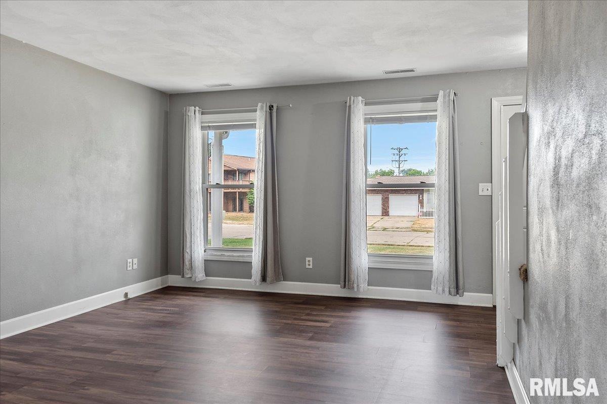 2620 Cooper Avenue Springfield, IL 62704 - Photo 7 of 28