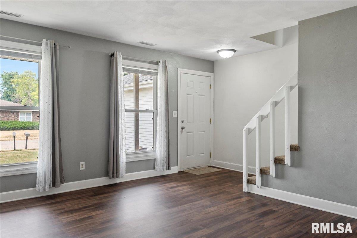 2620 Cooper Avenue Springfield, IL 62704 - Photo 8 of 28