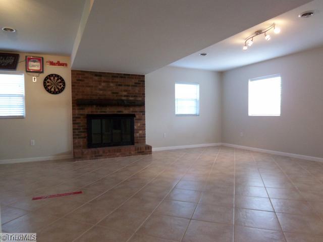 756 Central Road Clemmons, NC 27012 - Photo 11 of 16 Den/Family/Great Room.