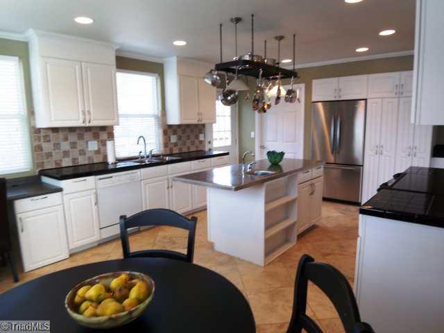 756 Central Road Clemmons, NC 27012 - Photo 4 of 16 Kitchen.