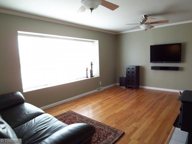 756 Central Road Clemmons, NC 27012 - Photo 5 of 16 Living Room.