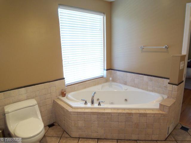 756 Central Road Clemmons, NC 27012 - Photo 10 of 16 Master Bath/Spa.
