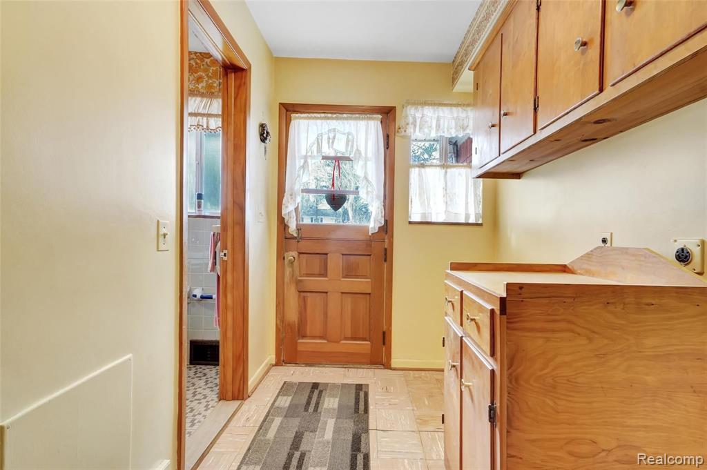 48707 Eight Mile Road Northville, MI 48167 - Photo 17 of 54