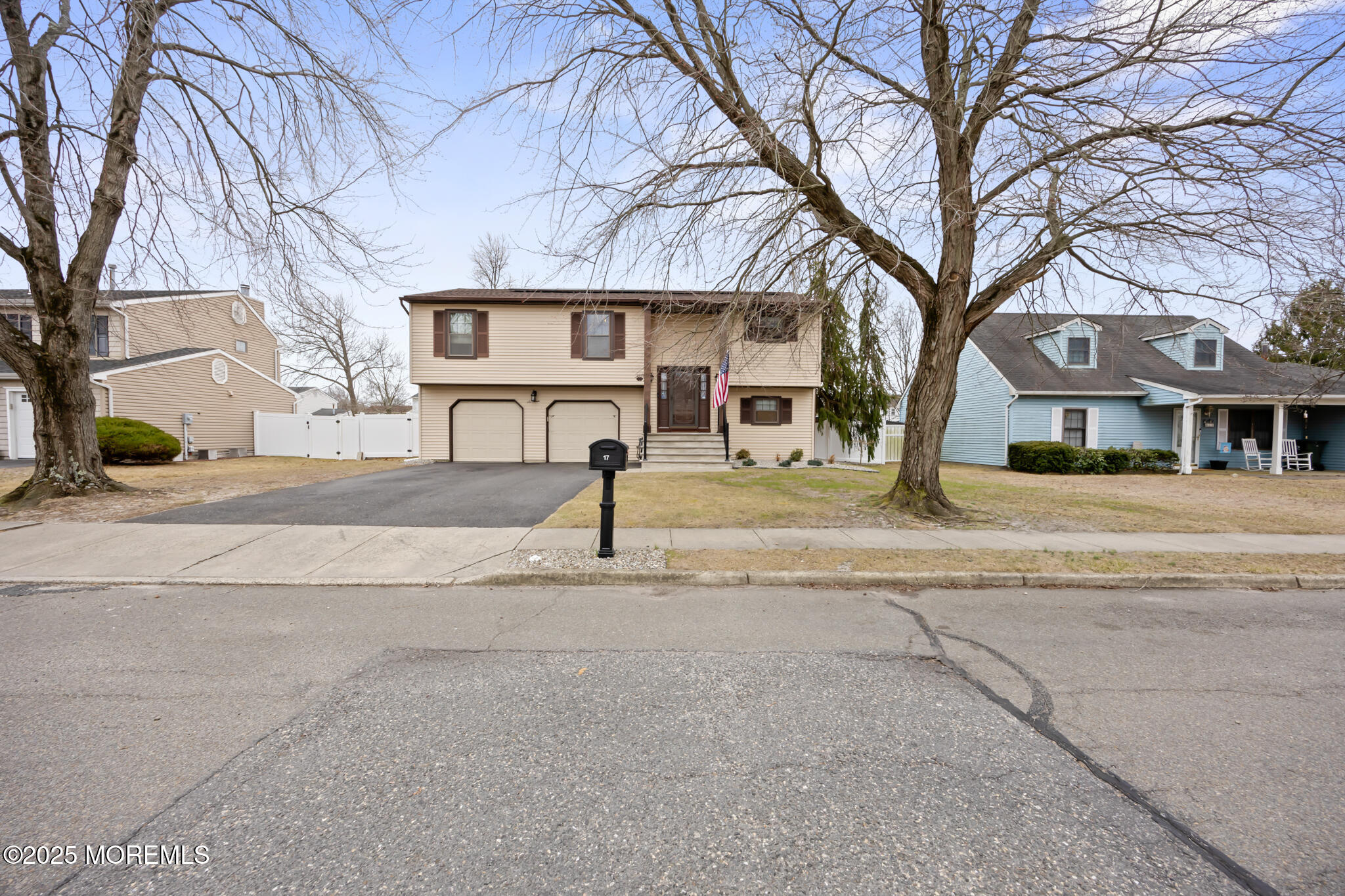 a street sign on the side of a building