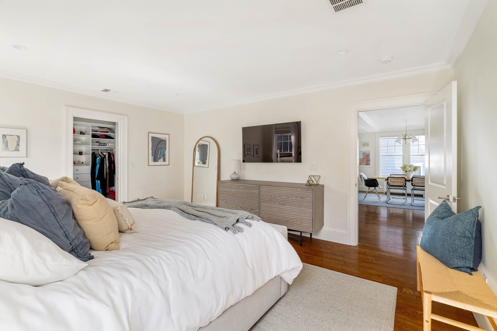 27 Summit Avenue, Unit 2 Brookline, MA 02446 - Photo 17 of 34 a spacious bedroom with a bed a table and chair
