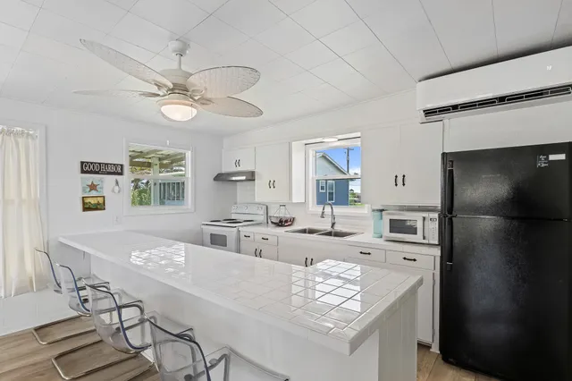 $425,000 | 106 Madison Avenue, Port O'Connor, TX 77982