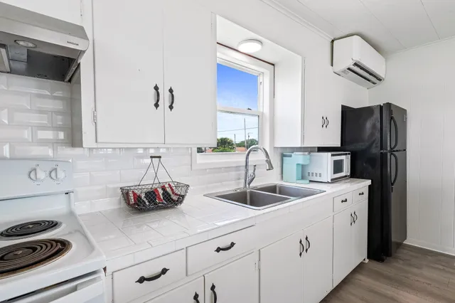 $425,000 | 106 Madison Avenue, Port O'Connor, TX 77982