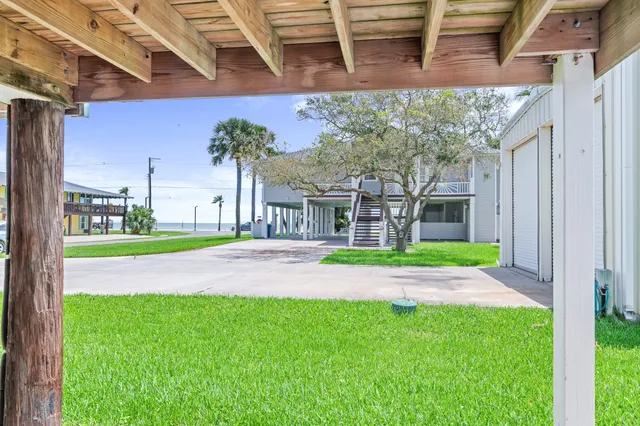 $425,000 | 106 Madison Avenue, Port O'Connor, TX 77982