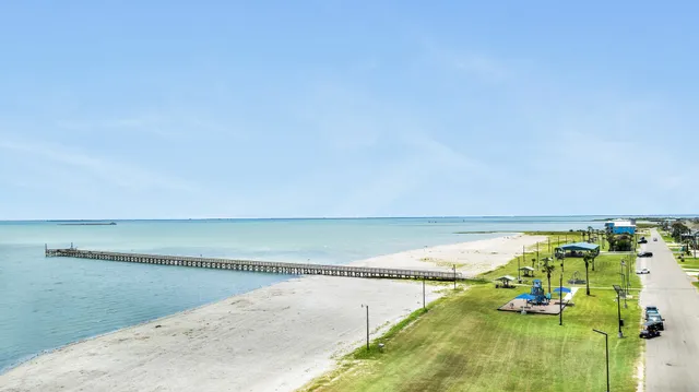 $425,000 | 106 Madison Avenue, Port O'Connor, TX 77982